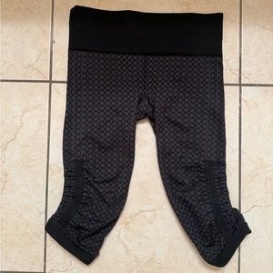 Lululemon in the flow size 6